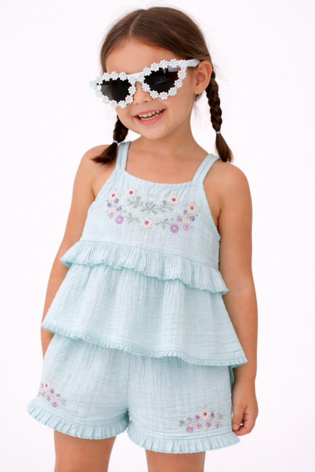 Girls 2 pice set, Top and Shorts and matching sunglasses