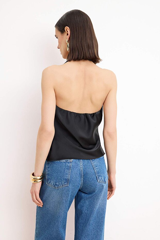 Siyah Düz Halter Yaka Kolsuz Dokuma Saten Gündüz / Gece Bluz TPRSS26BZ00049 - 4