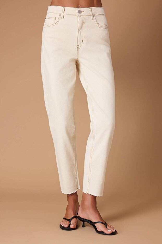 Ekru Yüksek Bel Orta Esnek Mom Kesik Paça Jeans TWOSS23JE00094 - 3