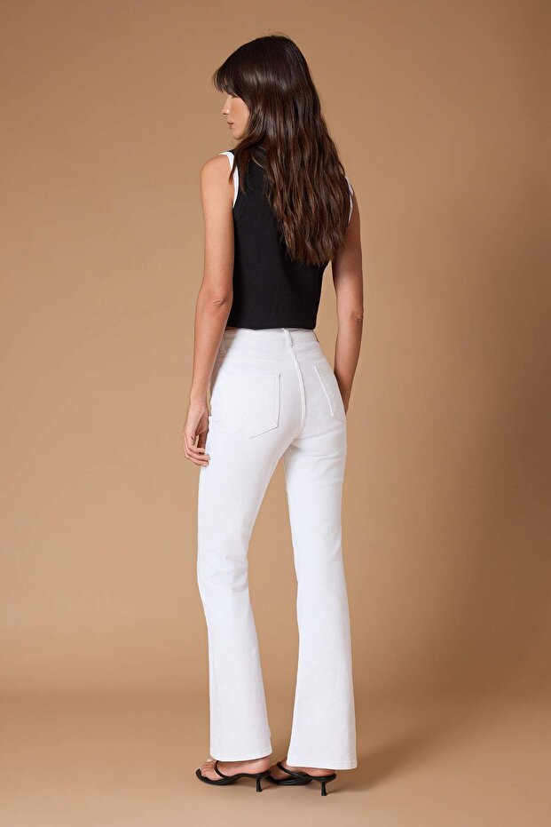 Beyaz Yüksek Bel Orta Esnek Flare İspanyol Paça Jeans TWOSS26JE00200 - 4