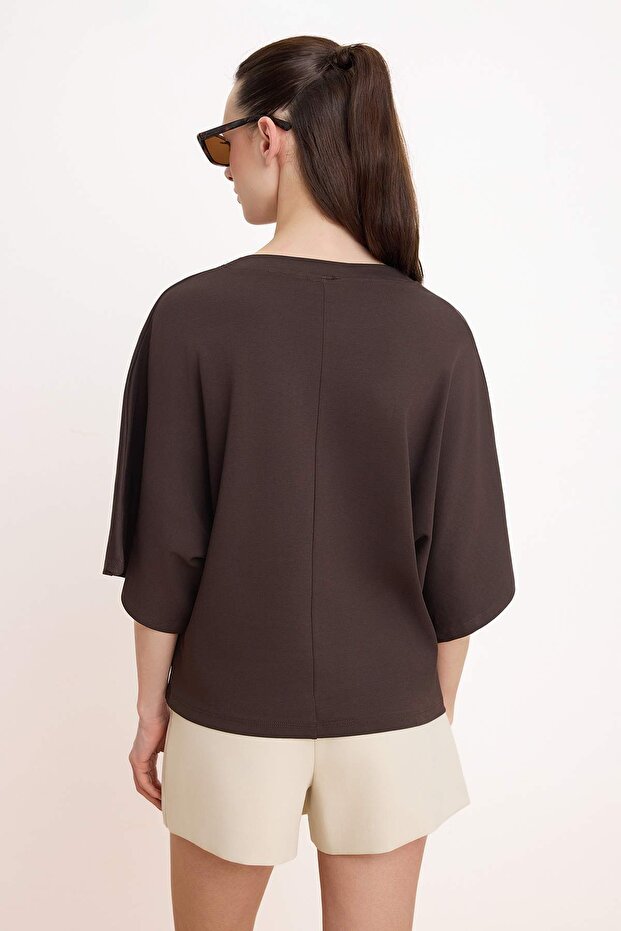 Kahverengi Oversize/Geniş Kalıp Düşük Kol Kısa Kollu Soft Touch Örme T-shirt TWOSS26TS00221 - 4