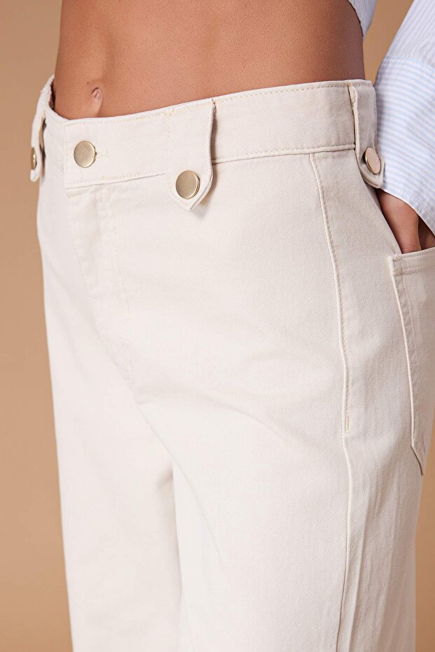 Ekru DÖKÜMLÜ Kemer Detaylı %100 Pamuk Yüksek Bel Kısa Wide Leg Jeans TWOSS26JE00208 - 4