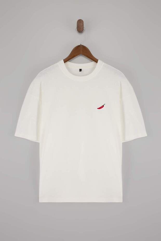 Trendyolmilla  Unisex Ekru Biber Nakışlı Oversize/Rahat Kesim %100 Pamuk T-Shirt TMNSS22TS0318 - Görsel 2
