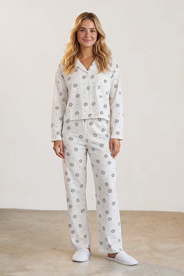 Beyaz Pamuklu Çiçekli Kalpli Cep Detaylı Örme Pijama Takımı THMAW25PT00227 - 2