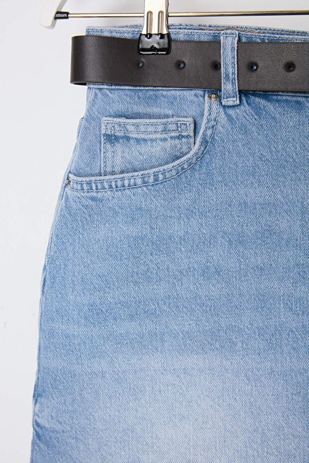 Premium Açık Mavi Özel Kumaş Kemerli Az Esnek Mini Denim Etek TWOSS26ET00097 - 8