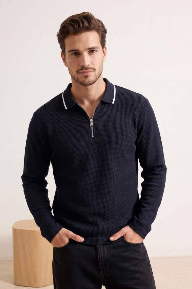 Lacivert Loose Fit Dokulu Yaka Çizgi Detaylı Fermuarlı Polo Yaka T-shirt TMNSS26PO00003 - 1