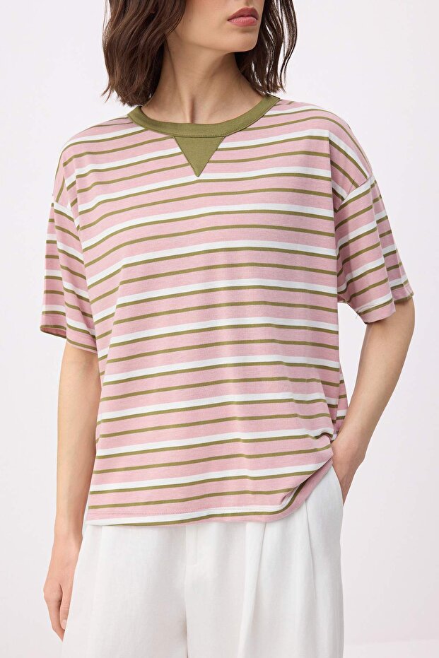 Gül Kurusu Çizgili Oversize/Geniş Kalıp Uzun Tok Pamuklu Örme T-Shirt TWOSS26TS00051 - 3