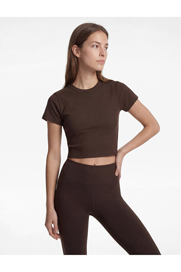 Slim Fit Short Sleeve Crew Neck Crop Sports T-Shirt