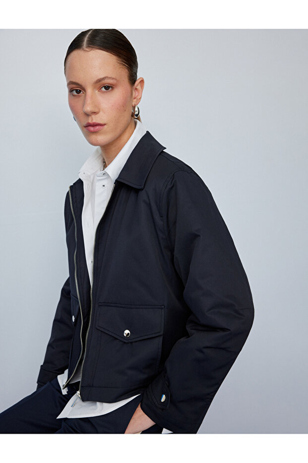 Clamshell Pocket Detailed Zippered Gabardine Seasonal Jacket