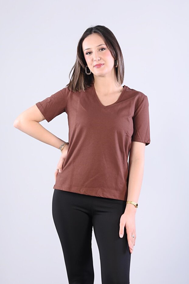 2992 تي شيرت أساسي برقبة على شكل حرف V - 1