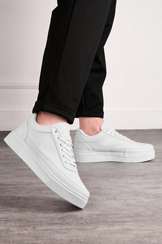 حذاء رياضي أبيض للرجال من White Daily -182