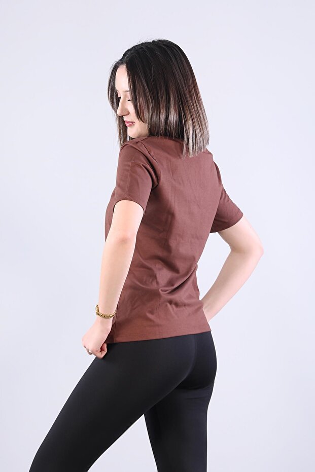 2992 تي شيرت أساسي برقبة على شكل حرف V - 4