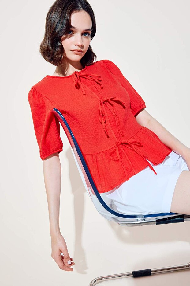 Regular fit crew neck front tie textured red short sleeve blouse f6369ax25hs