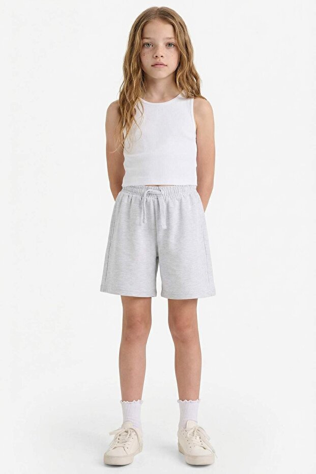 شورت أساسي مريح بخصر مطاطي للفتيات D9058A825HS