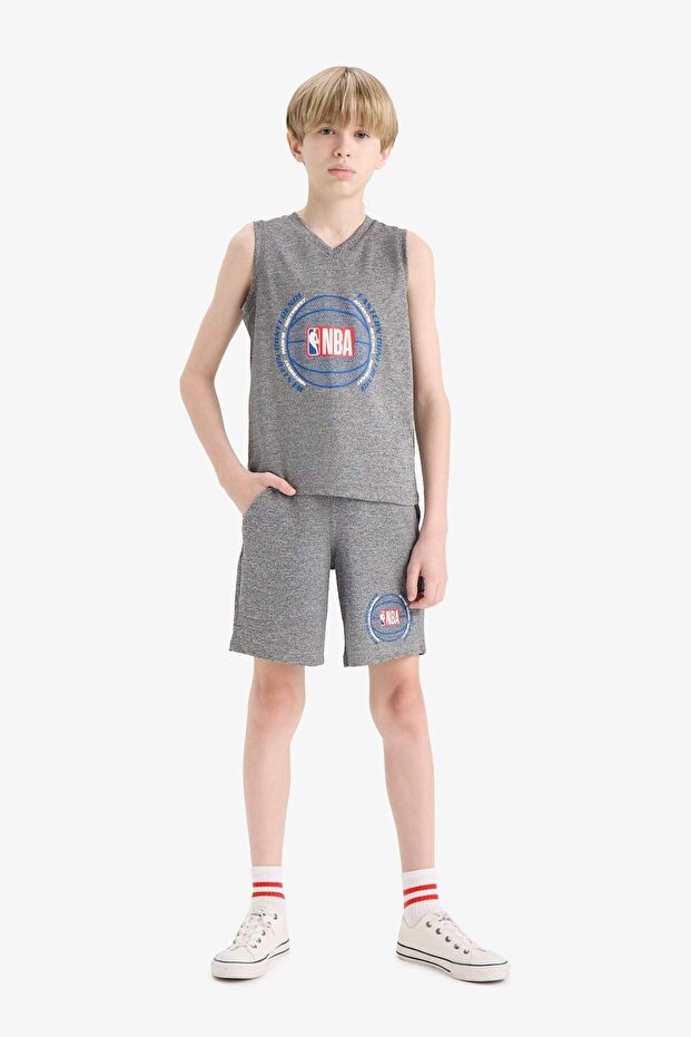 شورت NBA Wordmark بخصر مطاطي للأولاد E4854A825SM