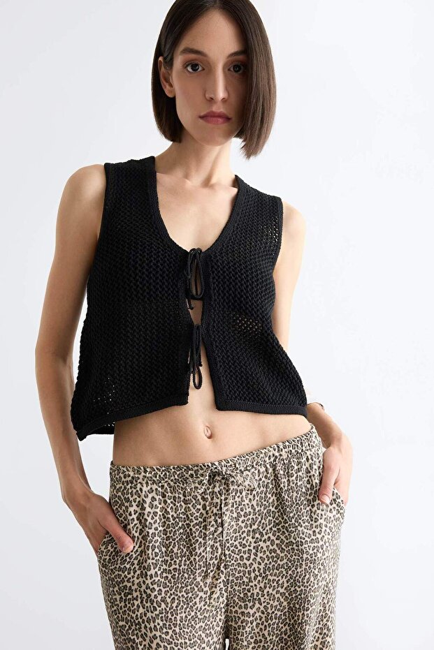Regular Fit V-Neck Front Tie Blouse E9864Ax25Sm