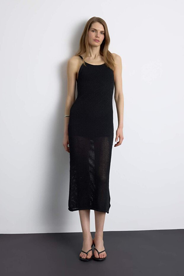 فستان ماكسي بدون أكمام بياقة هالتر مخرمة E9918AX25SM - 1