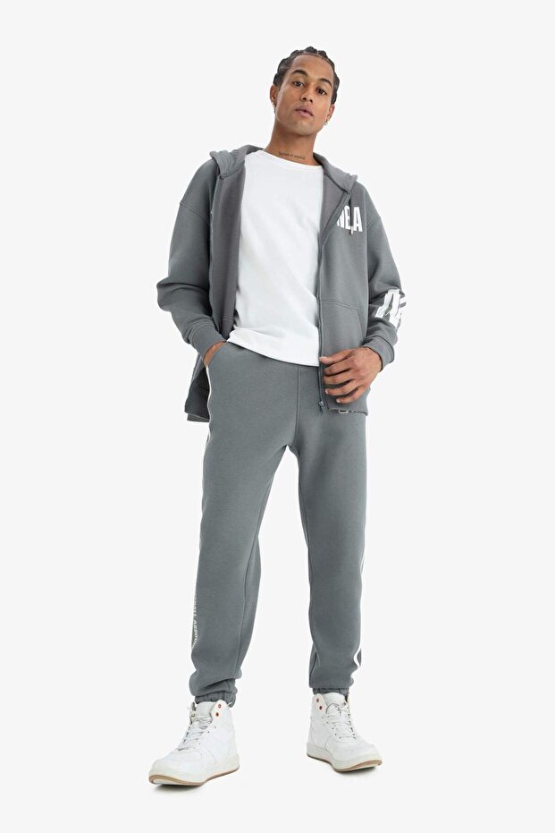 Nba Wordmark Thick Jogger Sweatpants Standard Fit Waist Lace-Up with Pockets D8618Ax25Sp