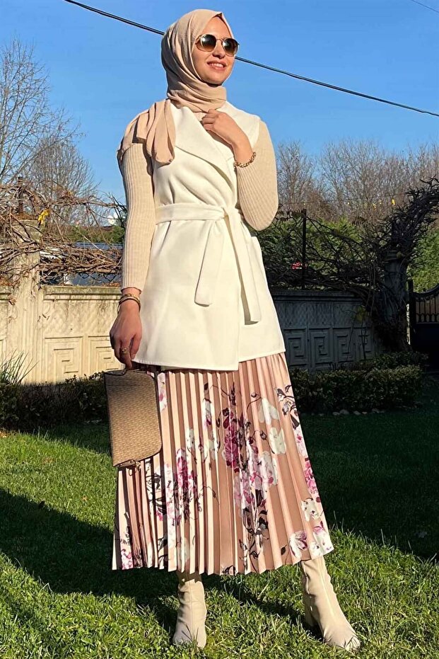 تنورة بيج منقوشة بالزهور - 3