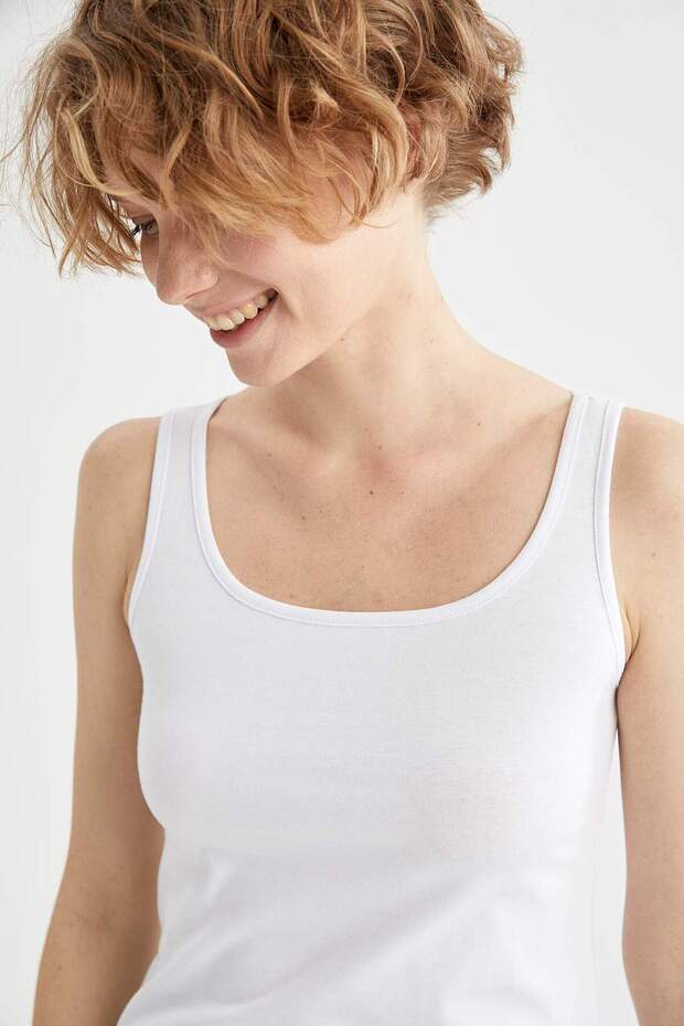 قميص داخلي من القطن الأساسي ذو قصة عادية من Fall in Love R9041AZ21SP