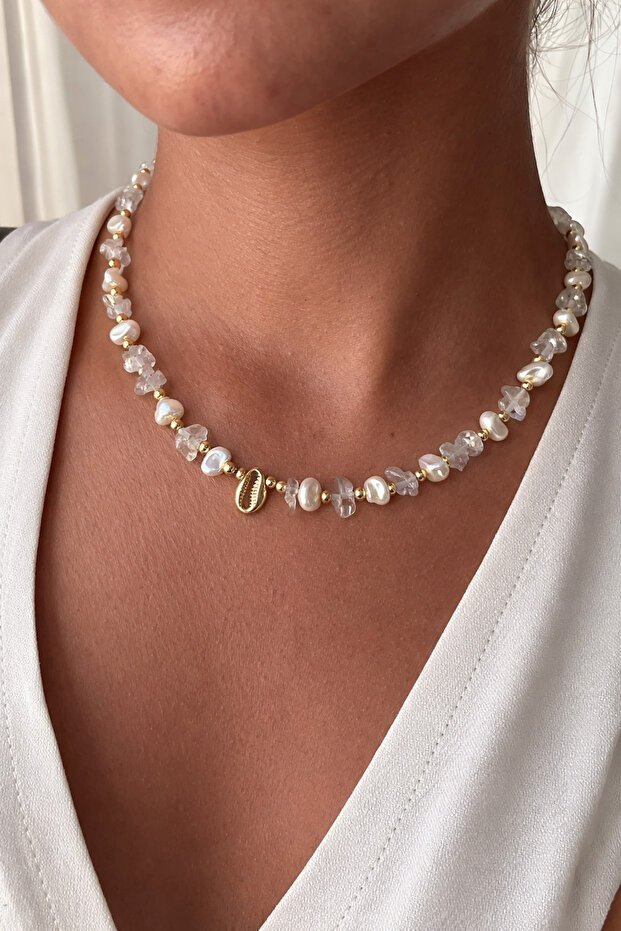 Crystal Quartz Stone and Pearl Detailed Necklace – Handmade Design with Figure Tip
