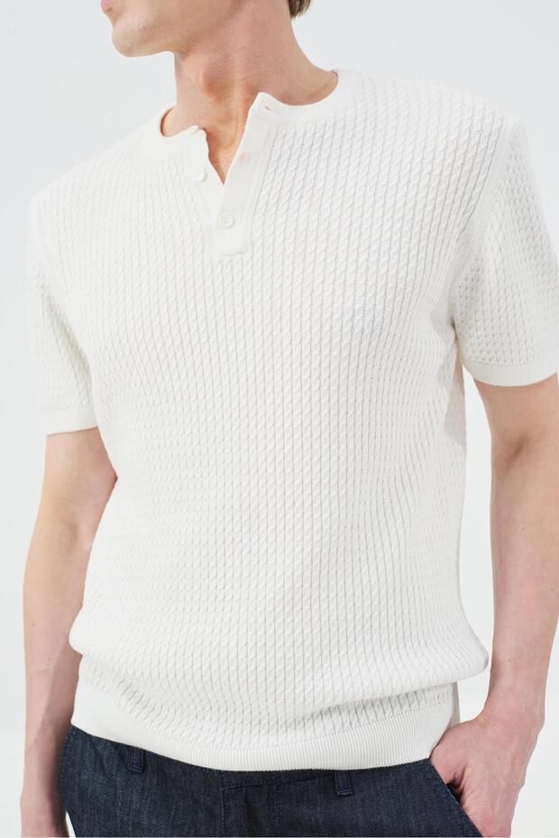 Textured Crew Neck White Knitwear T-Shirt