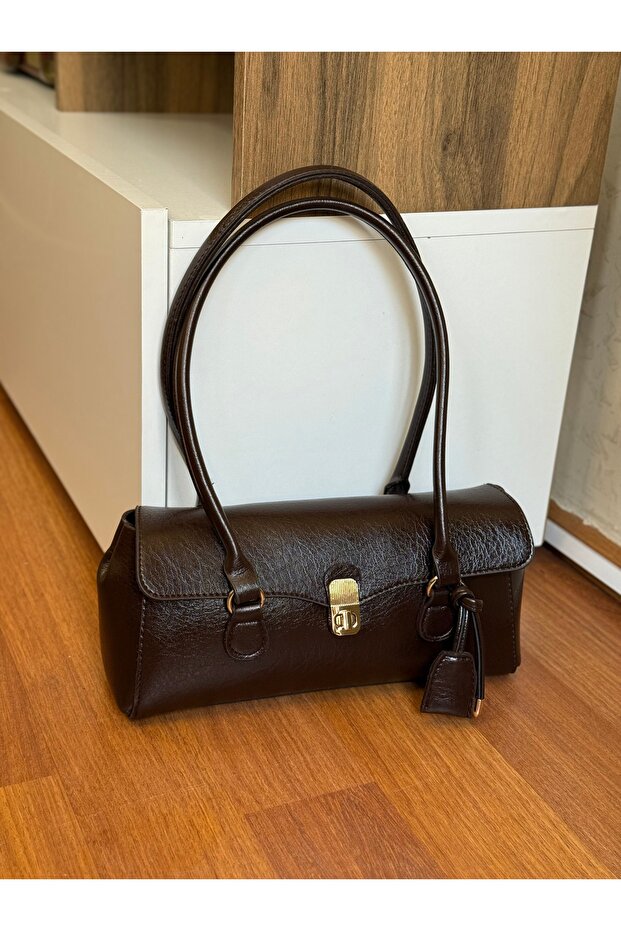 Charm Detailed Stylish Women's Shoulder Bag