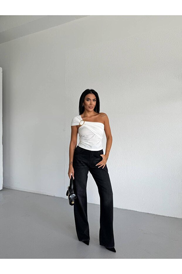 One Shoulder Buckle Detailed Blouse