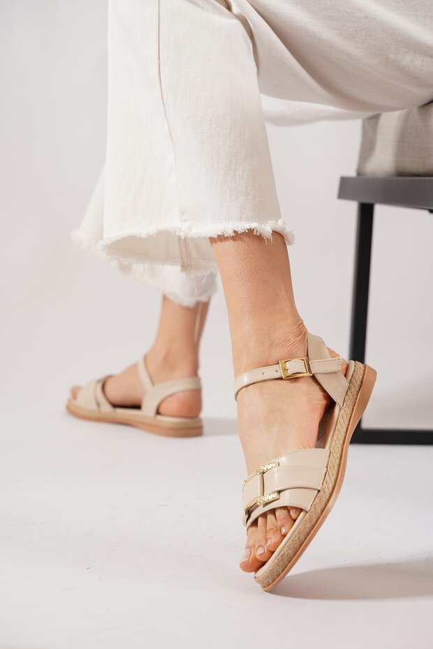 Desrat Front Stripe Stone Buckled Women's Sandals Beige Skin
