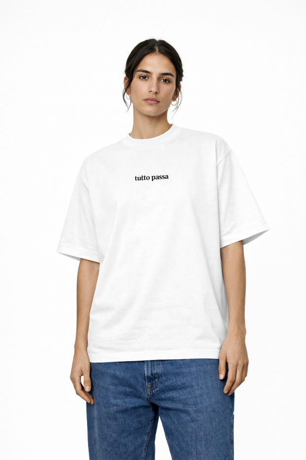Unisex Women Men Unisex Tutto Passo Text Printed on Front Oversize Thick Fabric Relaxed Cut Cotton T-Shirt
