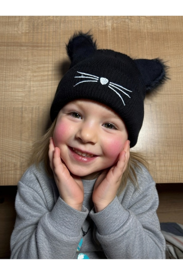 Fleece-Lined Unisex Children's Beanie | Winter Knitted Hat with Black Cat Figure and Furry Ears