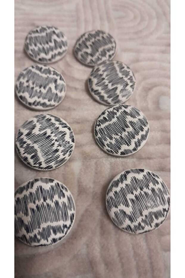 Polyester Button 28 Size 18 mm 8 Pieces