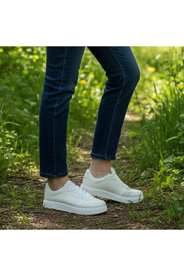 158 White Skin Flat Sole Sports Shoes