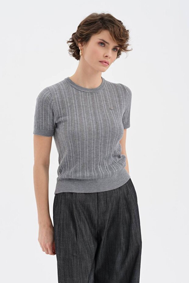 Women's Knitwear Knitted Front Logo Design Short Sleeve Blouse