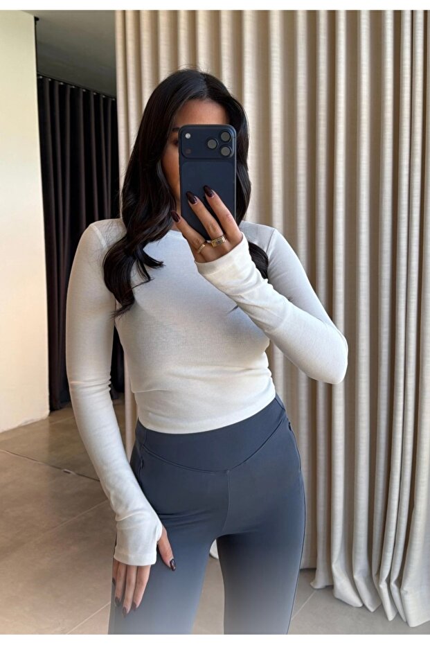 Basic Soft Body Blouse with Finger-Detailing Style - 3