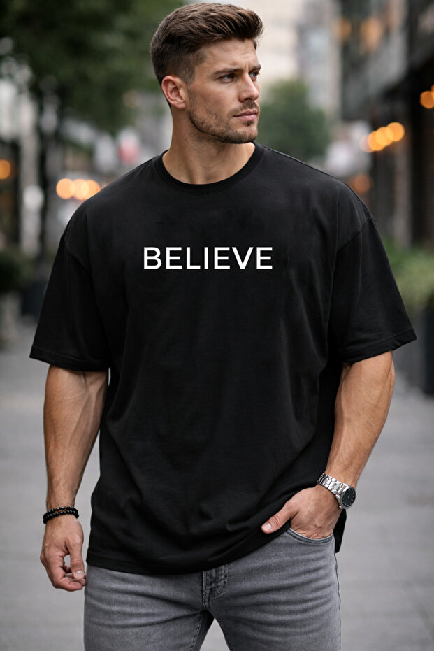 تي شيرت رجالي أسود كبير الحجم بشعار BELIEVE