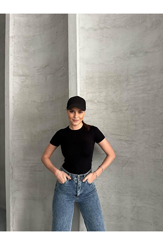 Women's Basic Crew Neck Slim Fit Body — Short Sleeve Casual Body