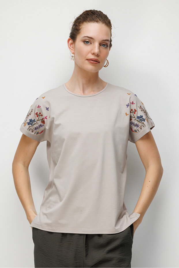 Women's Crew Neck Embroidered Low Sleeve Combed Cotton T-Shirt Beige