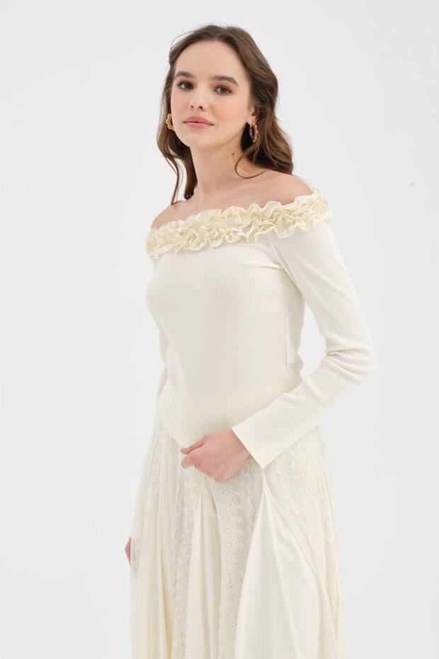 Women's Off-The-Shoulder Fluffy Detailed Long Sleeve Design Blouse
