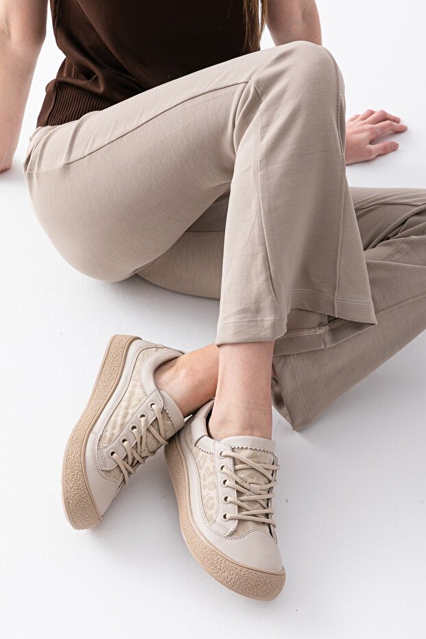 Women's Daily Beige Sneakers Lace-Up Comfortable Sneakers