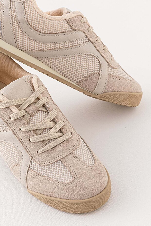 Women's Daily Beige Sneakers Lace-Up Comfortable Sneakers