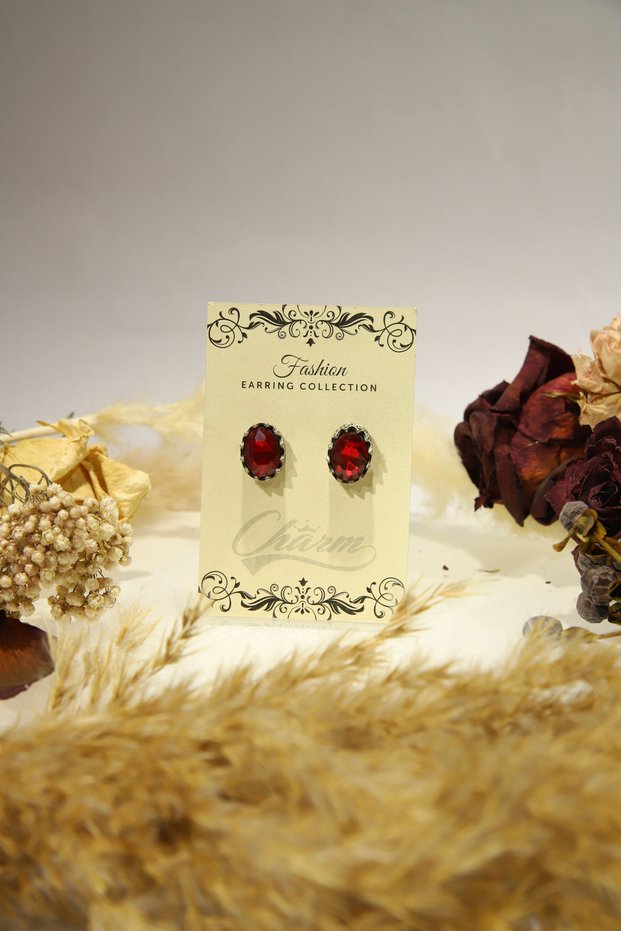 "Ruby Elegance" Earrings – Oval earrings with deep red crystal
