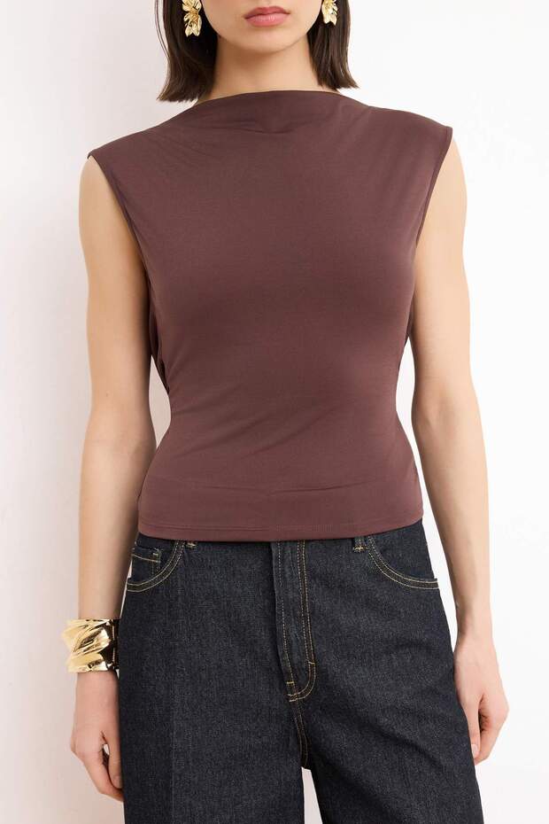 Kahverengi Düz Kayık Yaka Kolsuz Örme Sandy Party Bluz TPRSS26BZ00052 - 4