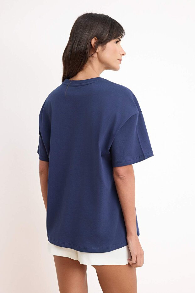 Lacivert %100 Kalın Pamuklu Baskılı Oversize/Rahat Kesim Örme T-Shirt TWOSS24TS00123 - 4