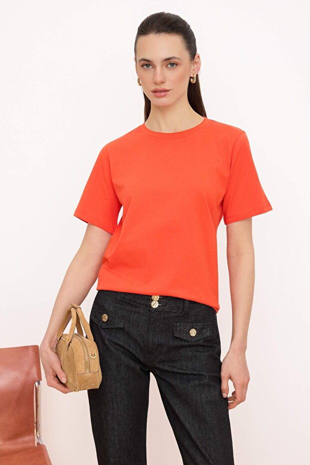 Trendyolmilla  Kırmızı Fırçalı Yumuşak Dokulu Regular/Normal Kalıp %100 Pamuk Örme T-Shirt TWOSS26TS00131 - Görsel 3
