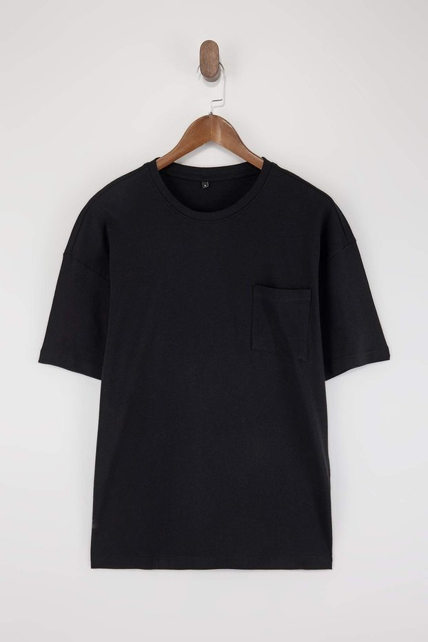 Siyah Oversize/Geniş %100 Pamuk Bisiklet Yaka Cepli T-Shirt TMNSS26TS00016