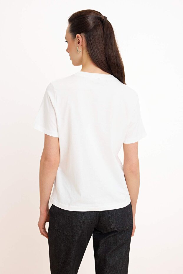 Ekru Nakışlı / İşlemeli Fitted/Vücuda Oturan Kısa Kollu %100 Pamuk Örme T-Shirt TWOSS26TS00162 - 4