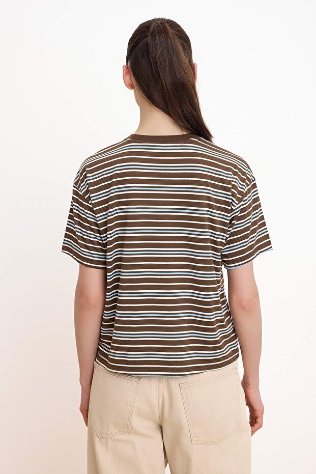 Kahverengi Çizgili Oversize/Geniş Kalıp Kısa Kollu Uzun Tok %100 Pamuk Örme T-Shirt TWOSS26TS00055 - 4