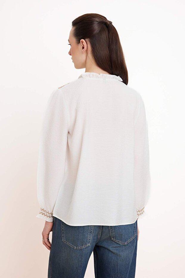 Beyaz Dokulu Gipe Detaylı Oversize/Geniş Kalıp Gömlek TWOSS26GO00100 - 4