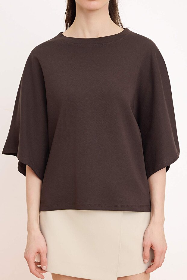 Kahverengi Oversize/Geniş Kalıp Düşük Kol Kısa Kollu Soft Touch Örme T-shirt TWOSS26TS00221 - 3